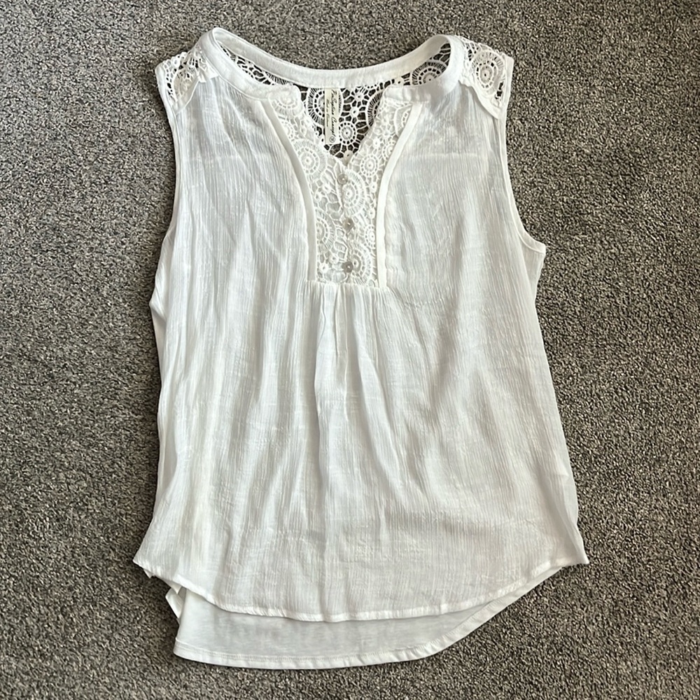 Medium women’s white dressy tank top, see through